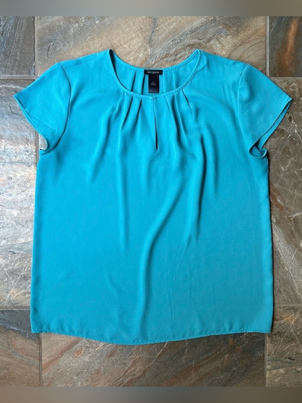 Ann Taylor Women's Turquoise Blouse Size Medium Short Sleeves